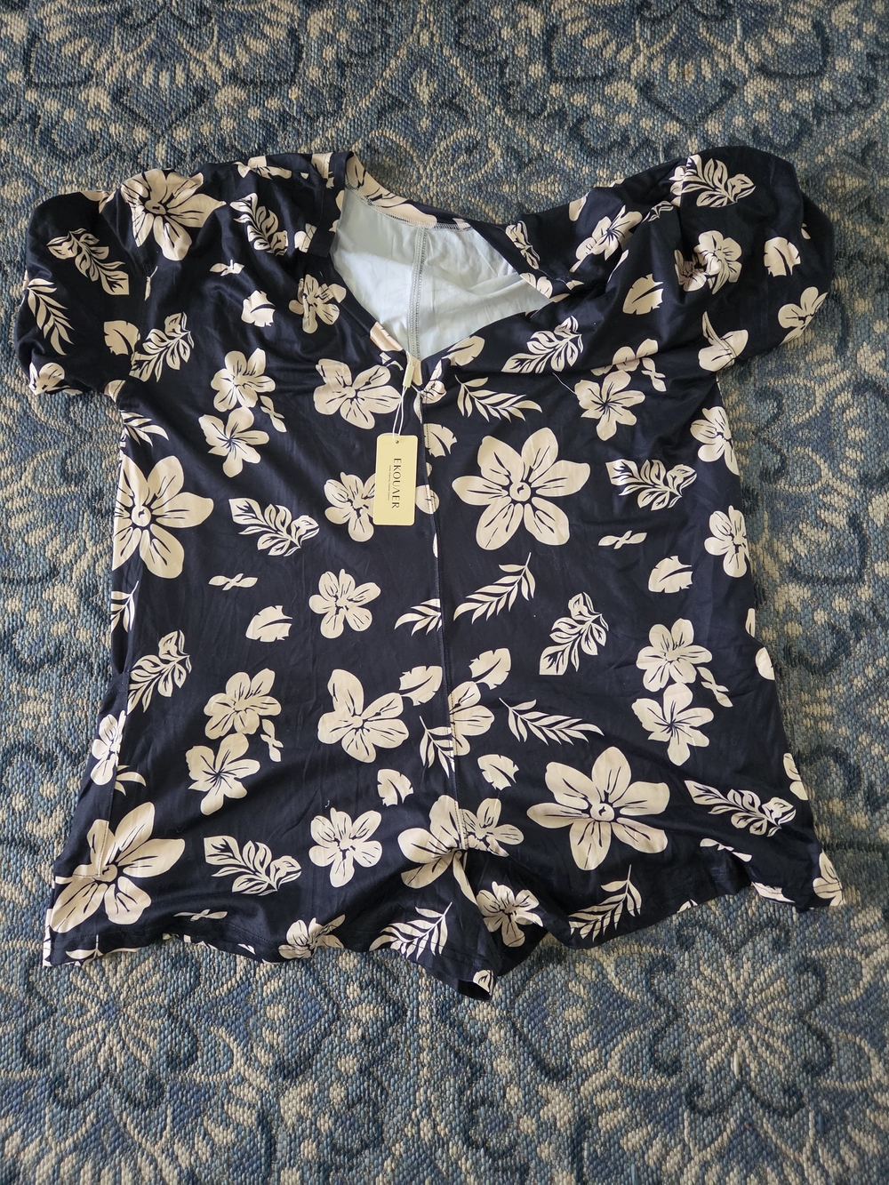 Floral V-Neck Short Sleeve Tunic in Navy and White